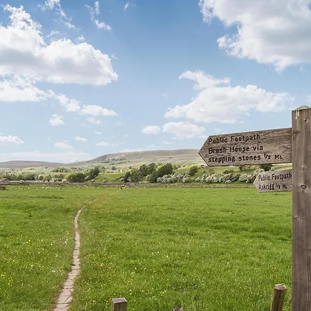 Stoney End * Askrigg